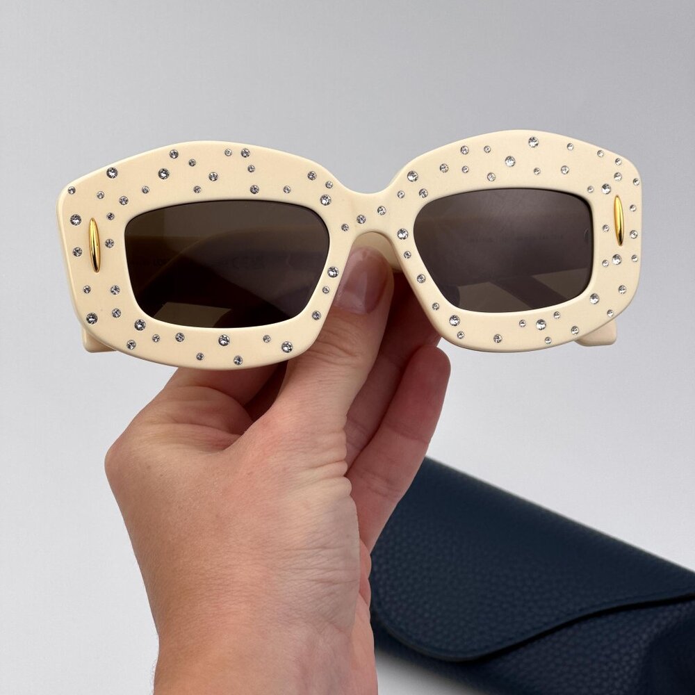Loewe ANAGRAM LW4114IS Sunglasses – Crystal Studs Ivory | Model LW4114IS 25E